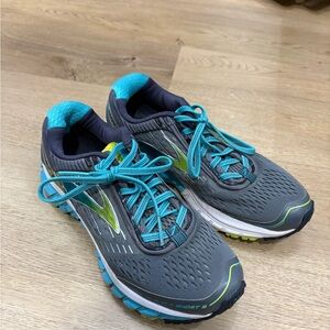 Brooks Women's Gray Sneakers with Blue and Yellow Accents